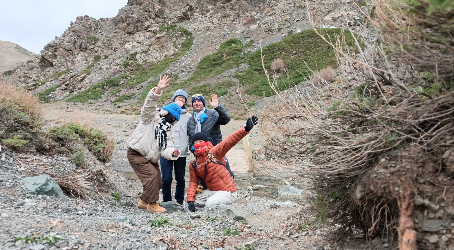 山谷里的合影。