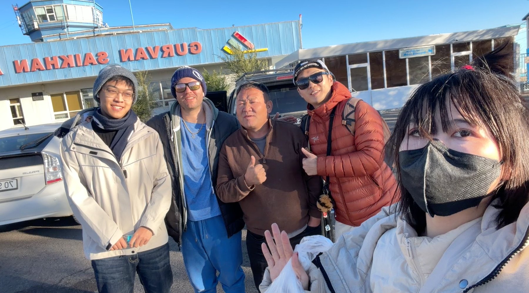 四个人,一路成了旅伴。